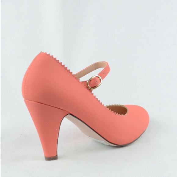 NEW Women's Vintage Zigzag-Edge Pump Heels - Picture 2 of 2